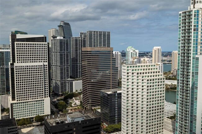 Building Photo - 1010 Brickell Ave