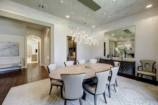 Building Photo - 5610 Lynbrook Dr