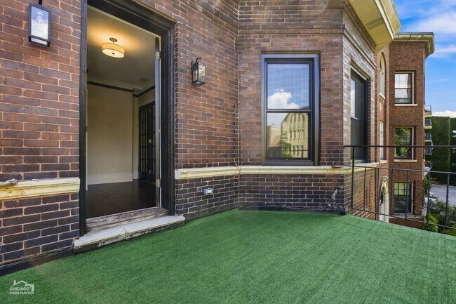 Building Photo - 5829 N Kenmore Ave
