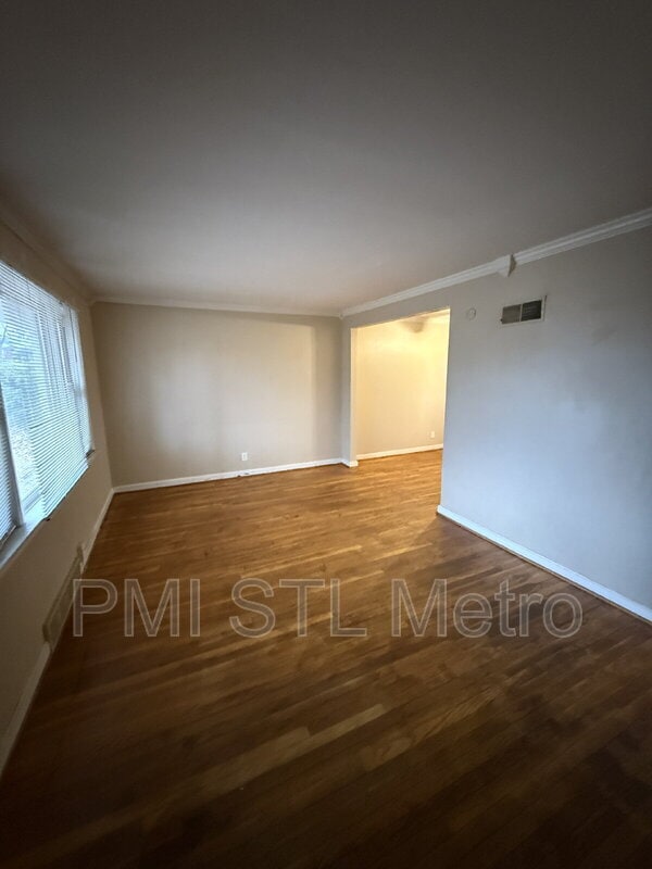 Building Photo - 9350 Duenke Dr