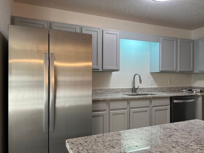 Building Photo - Laura Jeanne Luxury Townhome