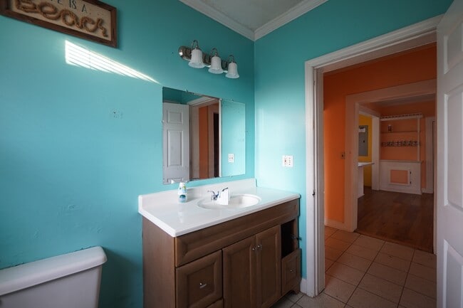 Building Photo - 606 W Tunstall St