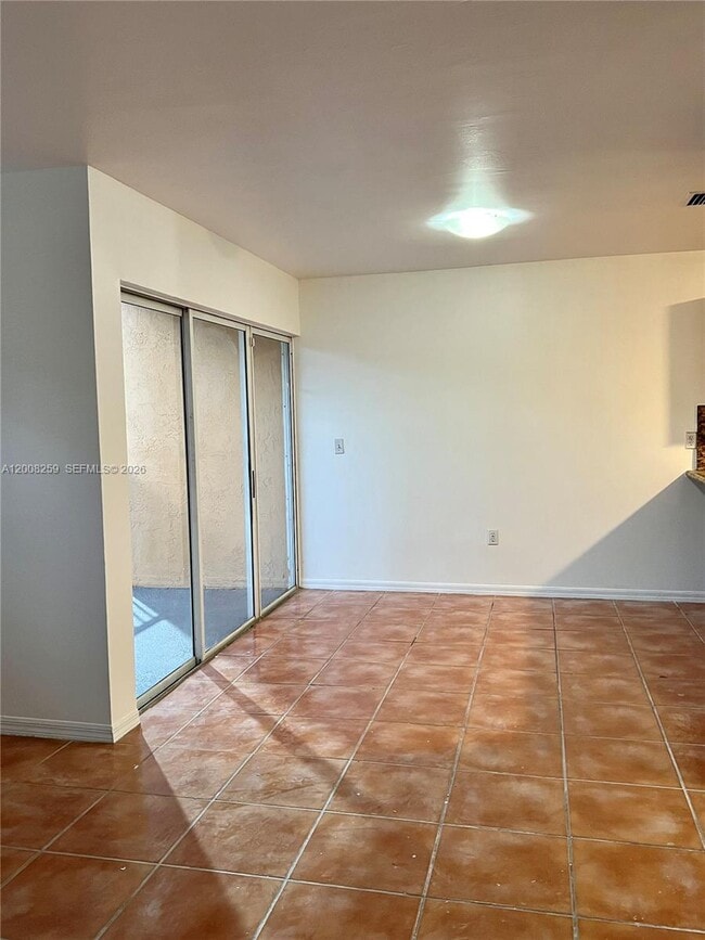 Building Photo - 6235 SW Kendale Lakes Cir