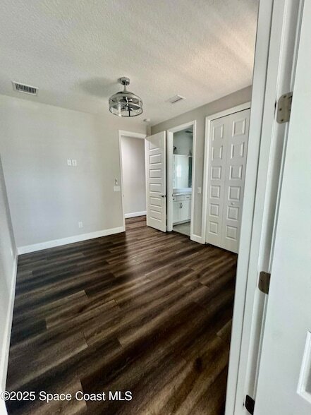 Building Photo - 7103 Vista Hermosa Dr