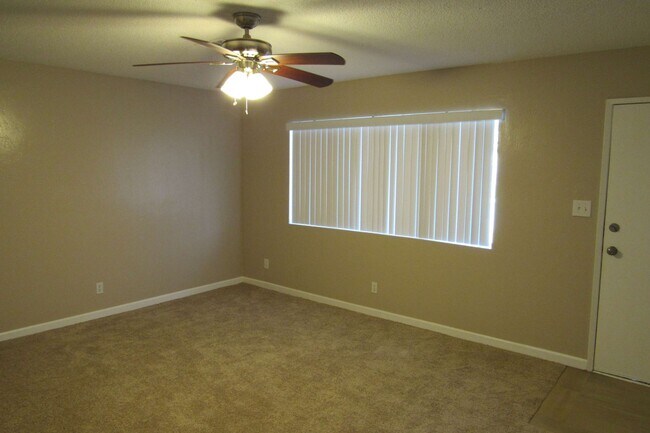 Building Photo - Beautiful NW Home!