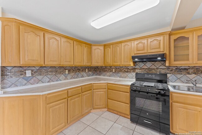 Building Photo - 3323 W Woodlawn Ave