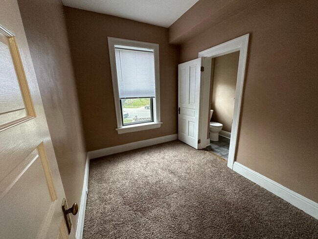 Office and 1/2 bath - 798 Clinton Springs Ave