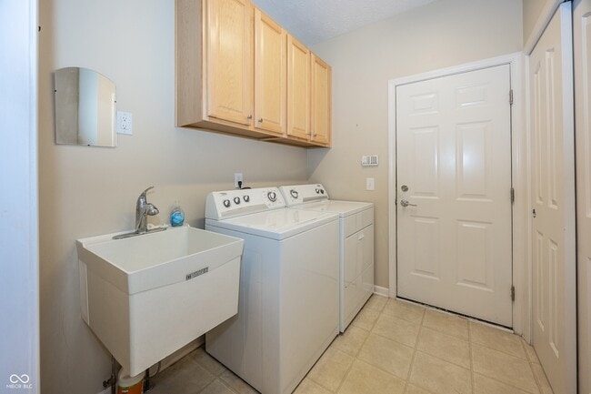 Building Photo - 12880 Oxbridge Pl