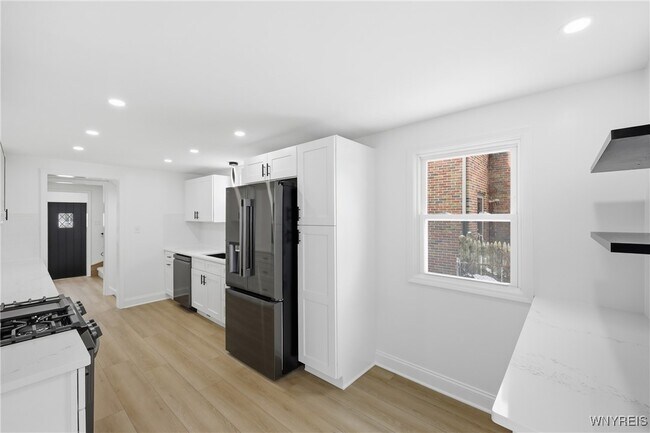 Building Photo - 219 Louvaine Dr