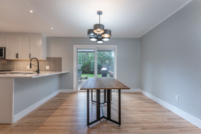 Building Photo - 3 Heather Ln