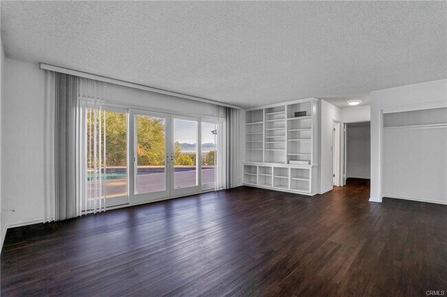 Building Photo - 16922 Oak View Dr