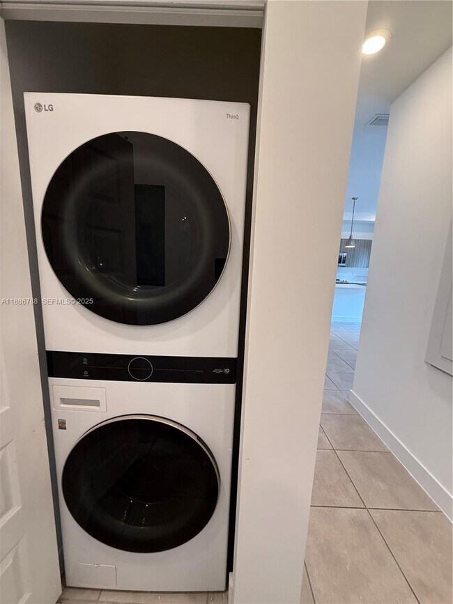 Building Photo - 10449 NW 82nd St