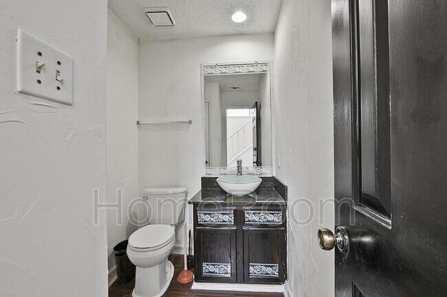 Building Photo - 2416 Brookhaven Dr