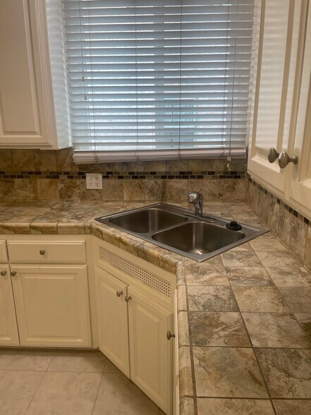 Kitchen - 4407 Ensign Ave