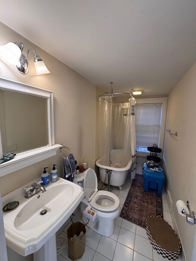 Building Photo - 3910-3912 Thomas Ave South