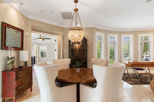 Building Photo - Luxury Rental Available