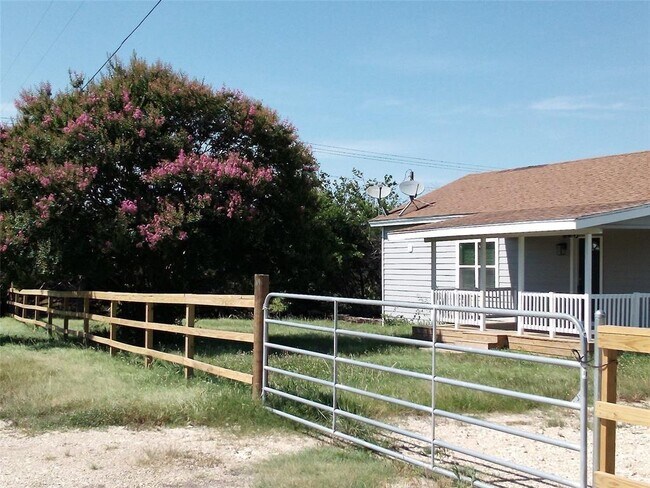 Building Photo - 51 Private Rd 901