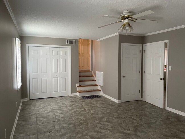 Building Photo - River Bend Rental