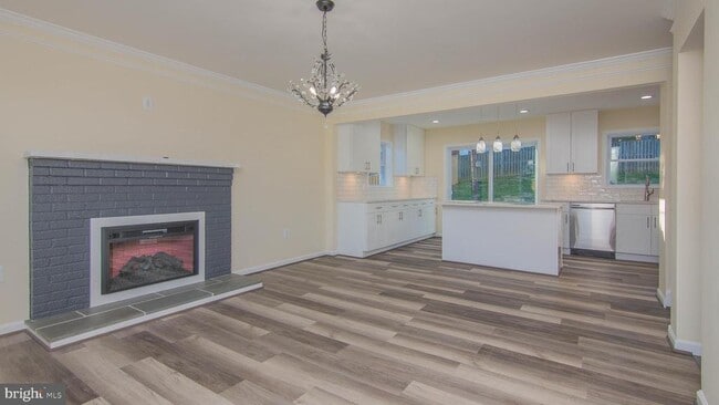 Building Photo - 14 N Montague St