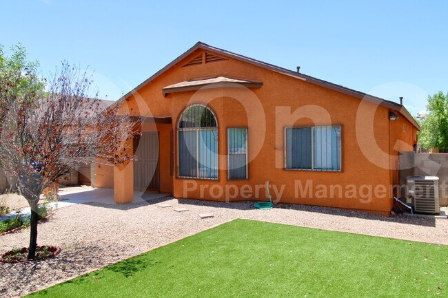 Building Photo - 2353 E Calle Sierra Del Manantial