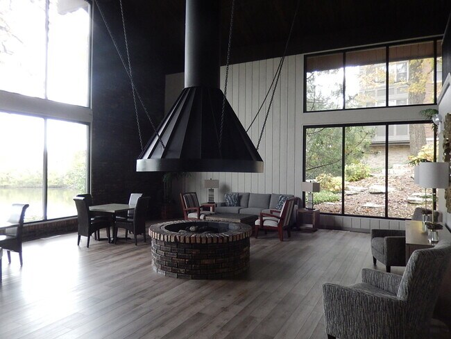 Building Photo - 120 Lakeview Dr