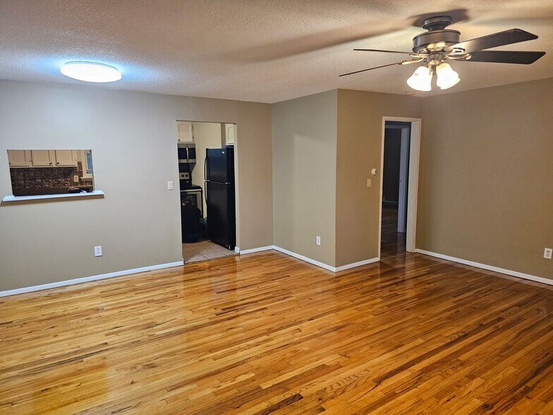 Building Photo - 474 Oak Ave