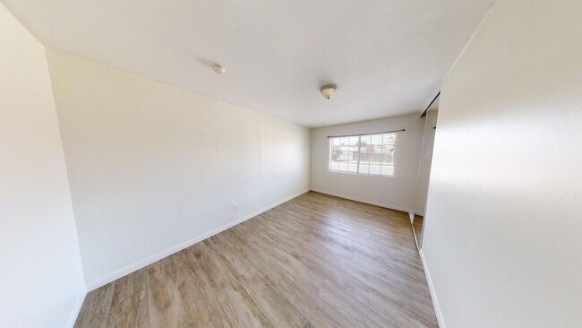 Building Photo - 5184 Ewing St