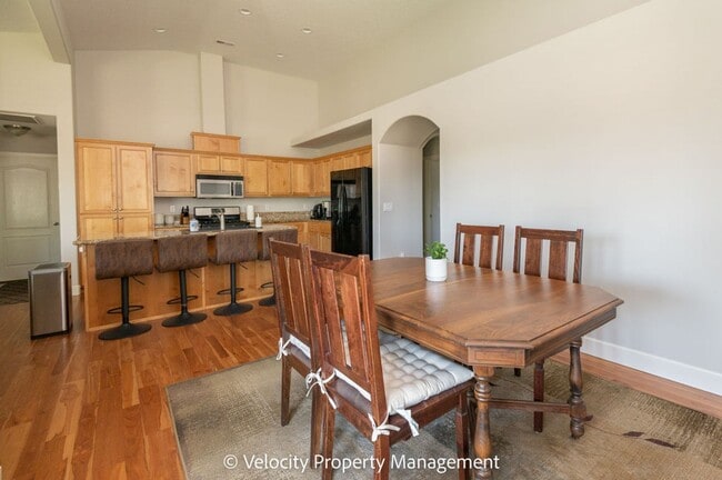 Building Photo - Beautifully Maintained Single Level Home with AC!