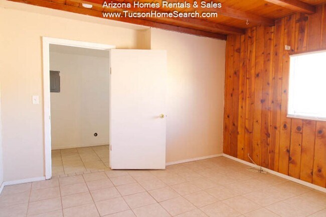 Building Photo - 801 E Halcyon Rd