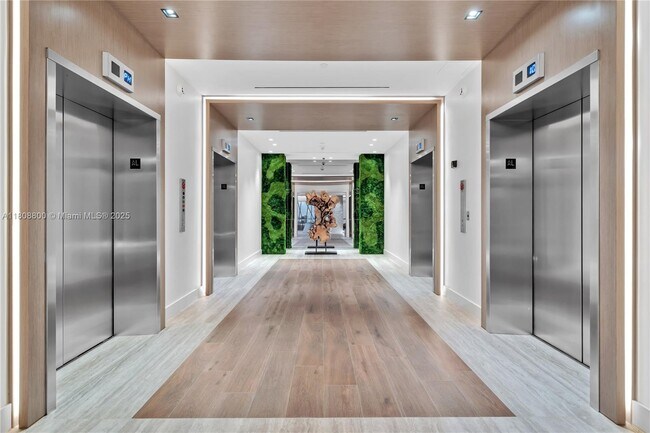 Building Photo - 2301 Collins Ave