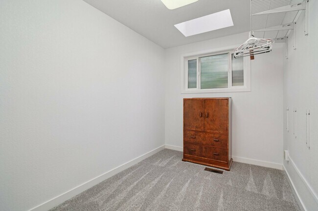 Building Photo - 5408 Sunset Ave