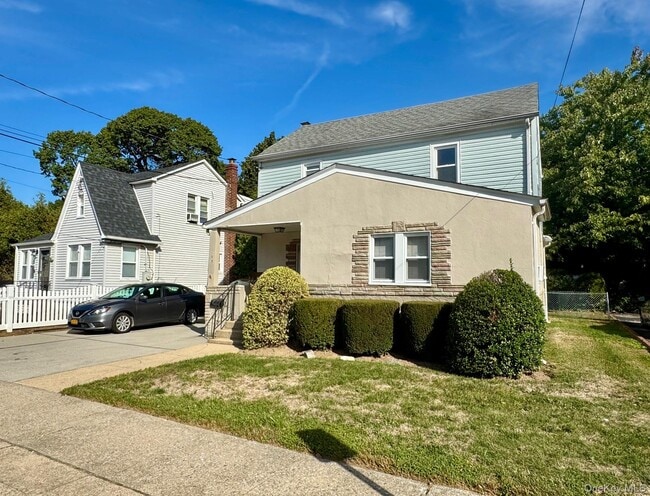 Building Photo - 105 Burtis St