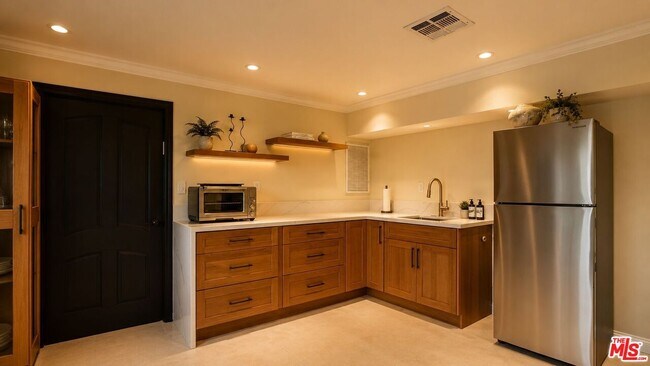 Building Photo - 8740 St Ives Dr