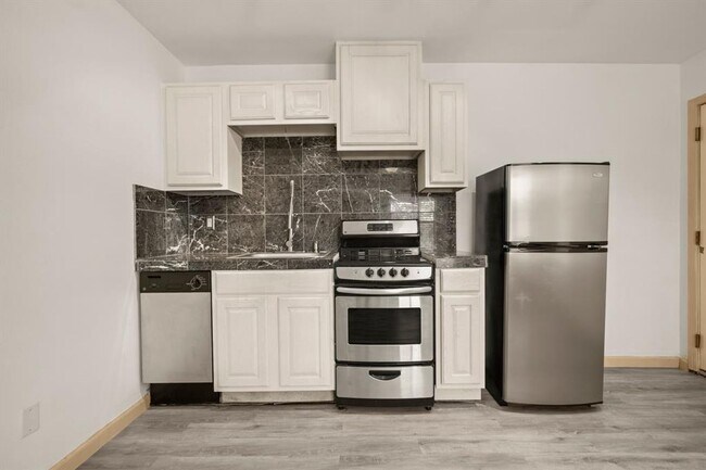 Building Photo - Fully Remodeled Studio