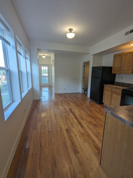 Kitchen - 3204 E 5th Ave