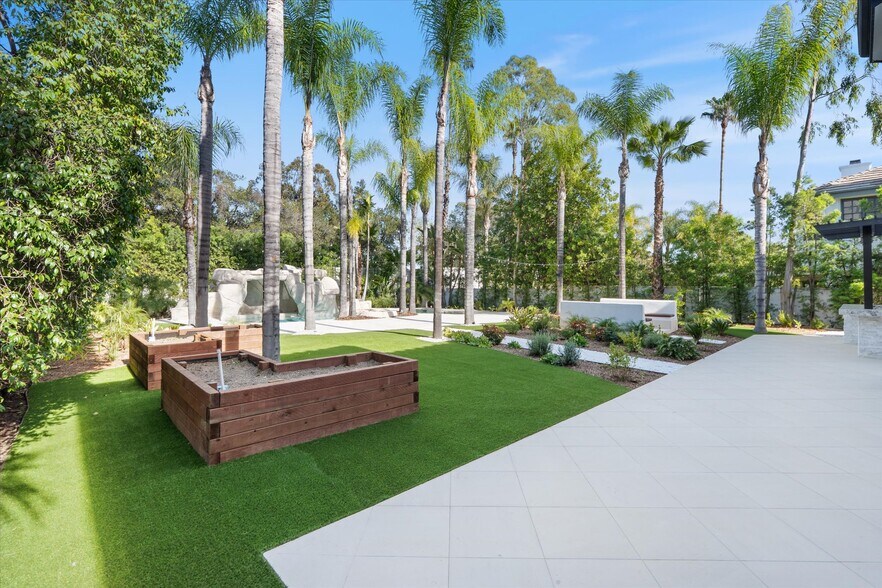 Building Photo - 17437 Oak Creek Ct