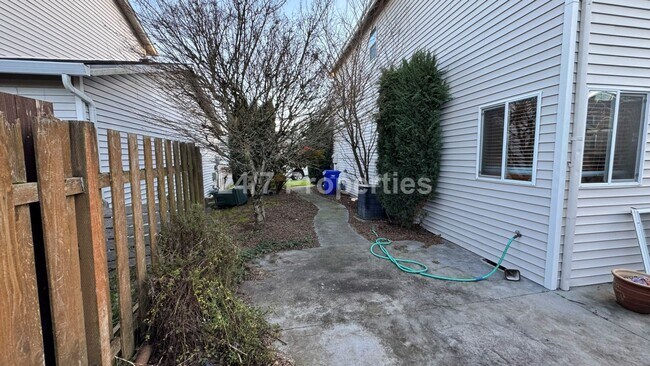 Building Photo - 3 BD I 2.5 BA Home - Fairview