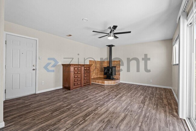 Building Photo - 232 Doyle Dr