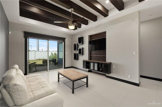 Building Photo - 305 N Mockingbird Ave