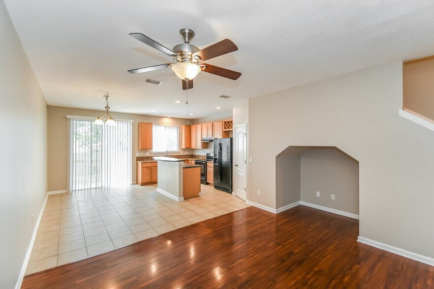 Building Photo - 2326 Sunset Bluff Dr