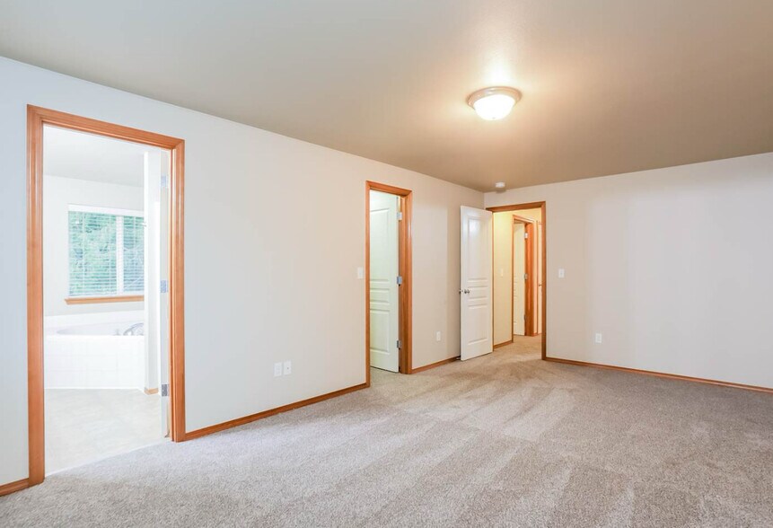 Building Photo - 6231 Charlotte Ave SE