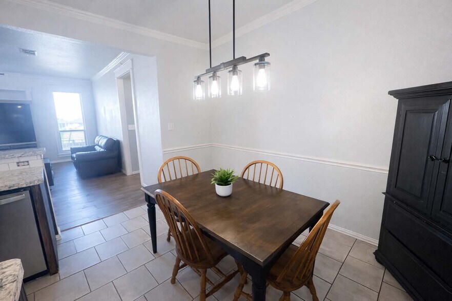 Building Photo - 505 S 1st St