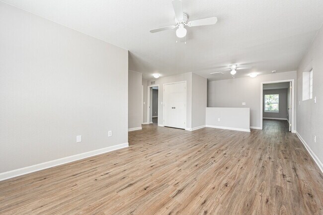 Building Photo - 2519 Coach House Loop