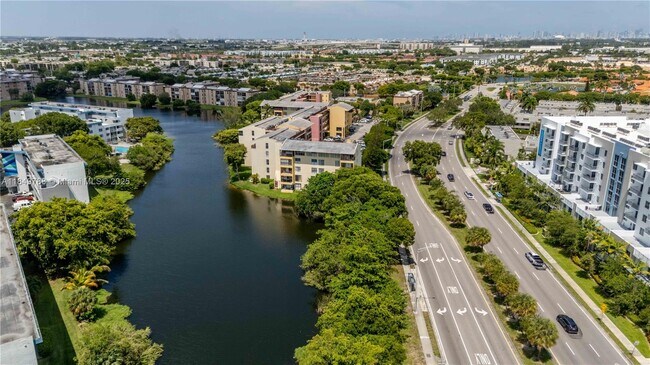 Building Photo - 8870 Fontainebleau Blvd