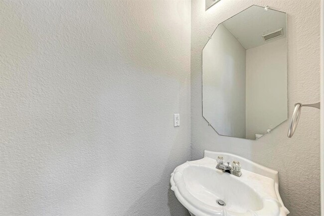 Building Photo - 709 Horizon Trail
