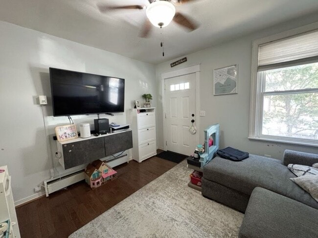 Building Photo - Stunning 2-Bedroom Townhome in West Cheste...