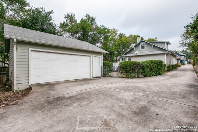 Building Photo - 4-BEDROOM IN ALAMO HEIGHTS