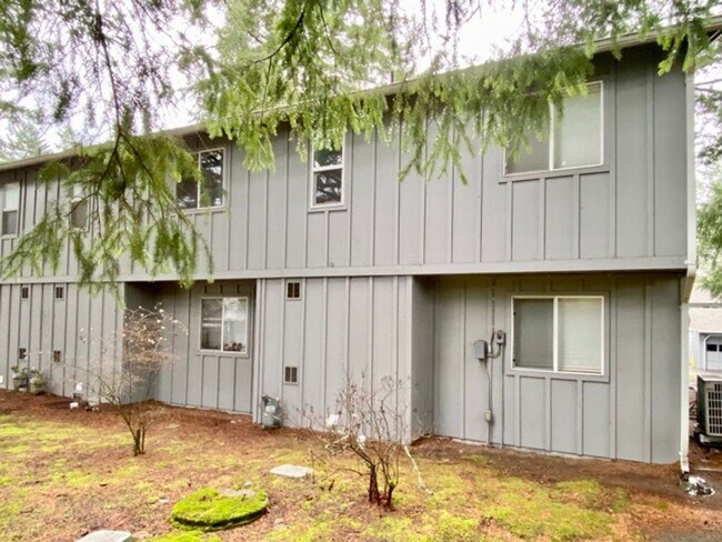 Building Photo - Quaint 2BR 1.5BA Condo in the Vineyards