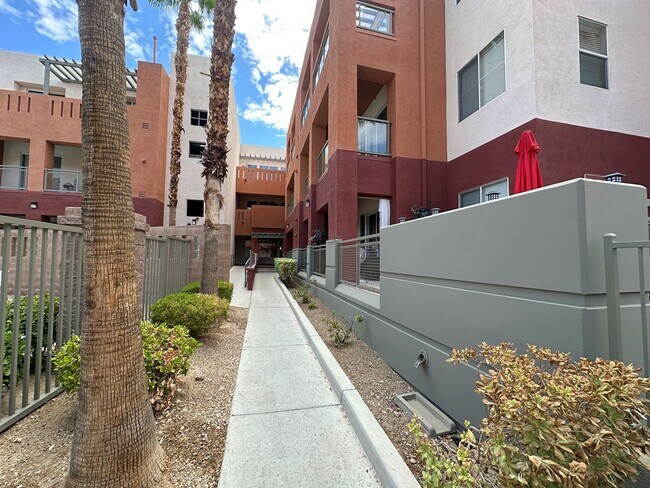 Building Photo - FREE WEEK PROMO! 2 BEDROOM 2 BATH GUARD GATED PARK AVENUE CONDO OFF THE STRIP!