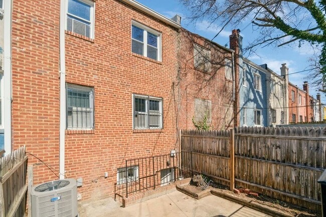 Building Photo - 2268 Mt View Pl SE